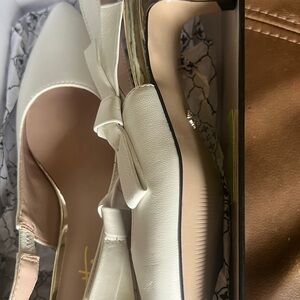 Elegant White Women's Shoes with Bow Detail